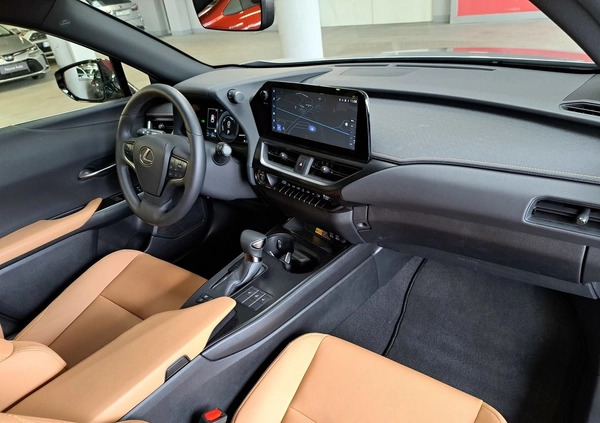 Lexus UX cena 184900 przebieg: 4091, rok produkcji 2023 z Kraków małe 529